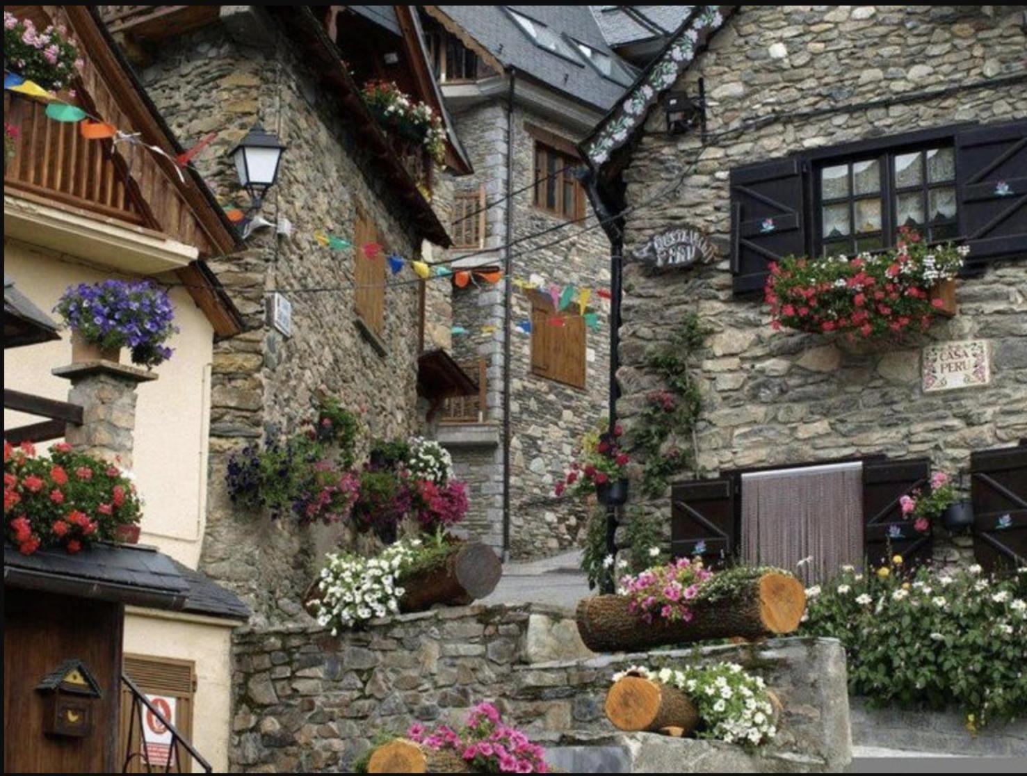 Casa De Piedra Con Encanto En El Bonito Pueblo De